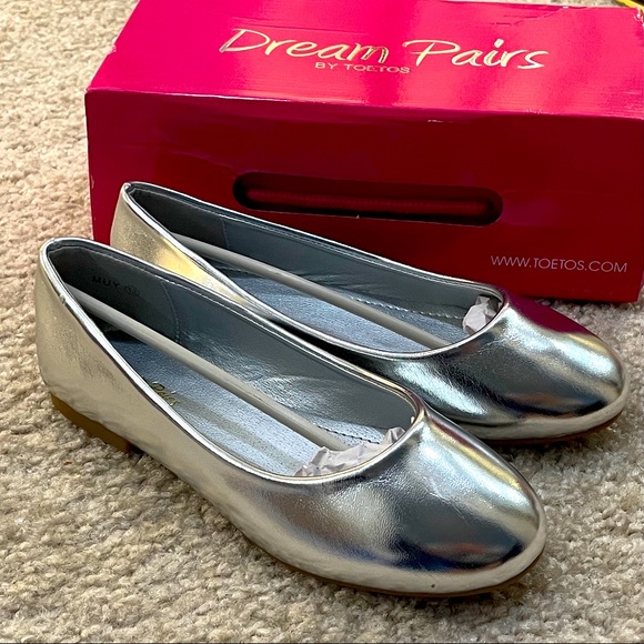 Dream Pairs Girls Flat | Silver | Size 13 - Picture 1 of 3